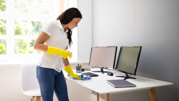 schoonmaak op kantoor